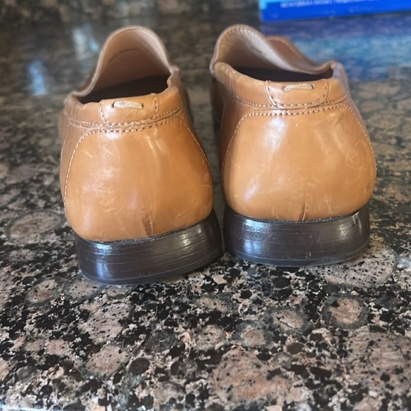 Cole Haan City ladies driver loafers 8 AA. Excellent condition tan slip on - Picture 16 of 16